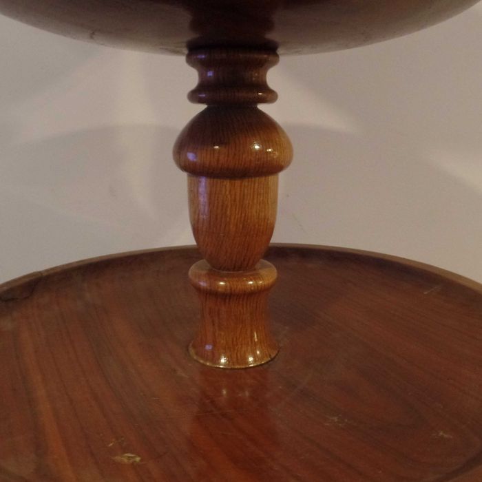 FRUTEIRA EM MADEIRA MACIÇA COM MAIS DE 60 ANOS