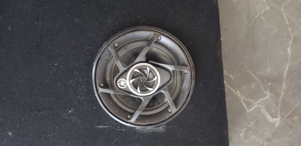 Mitsubishi pagero Sport полка з акустикою