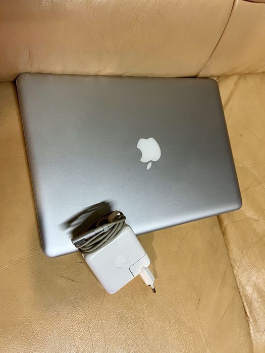 Макбук ейр 2009 року