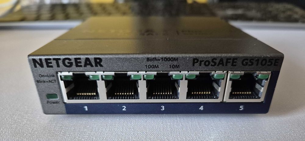 Switch Netgear GS105e