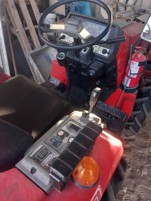 Tractor em muito bom estado com alfaias