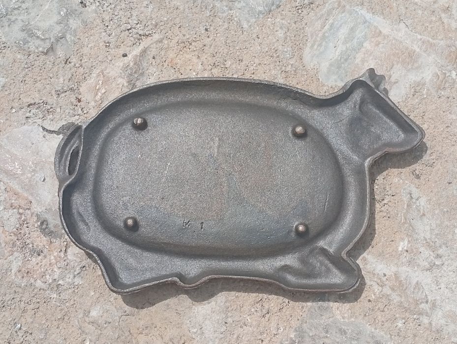 Placa de Servir / Grelhar em Ferro Fundido Antiga (Formato Vaca)