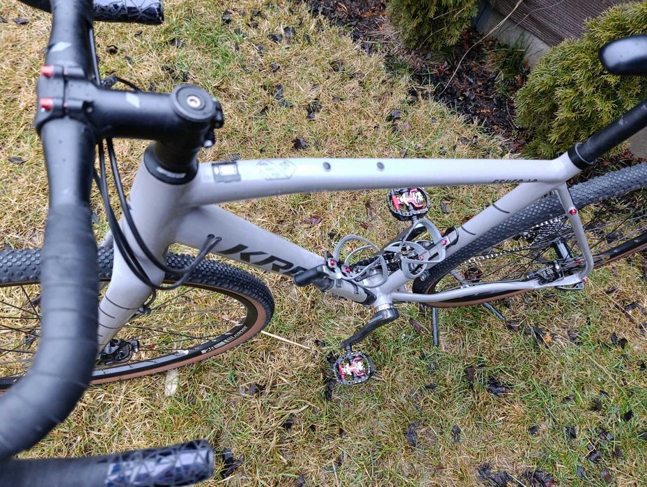 KROSS ESKER 1.0 2023 rama M (dla wzrostu 168-178cm) pedały SPD+gratisy