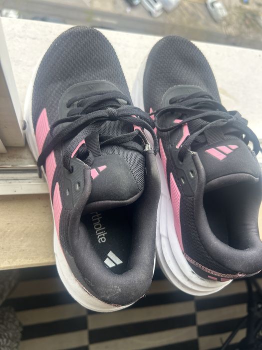 Sapatilha adidas como nova