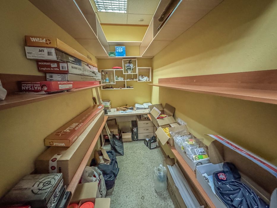 Продаж магазину навпроти Епіцентру