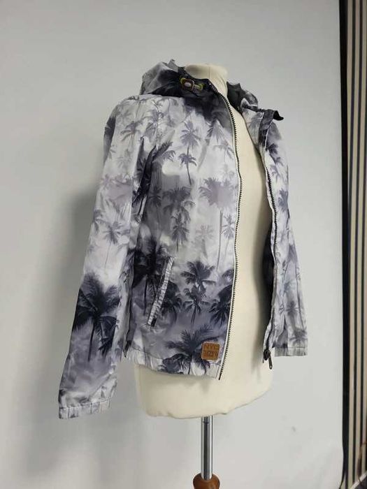 świetna przeciwdeszczowa kurtka 152