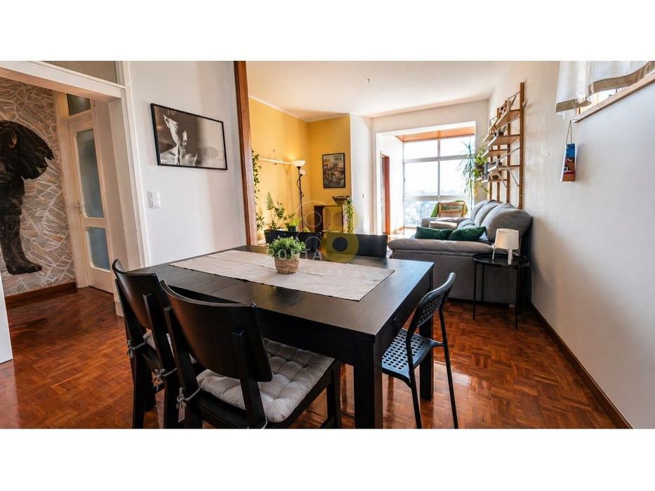 Apartamento T3 junto ao Liceu Carolina Micaeles — Cedofeita, Santo Ildefonso, Sé, Miragaia, São Nicolau E Vitória, Porto