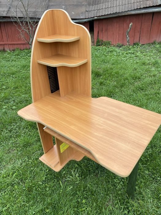 Компютерний стіл