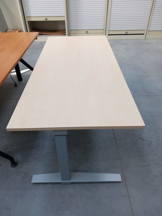 Biurko elektryczne regulowane z regulacją wysokości