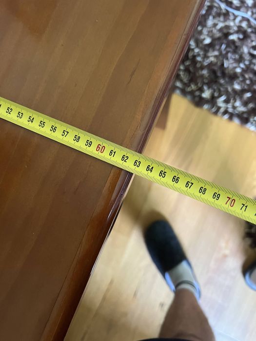 Secretária de madeira com tabuleiro