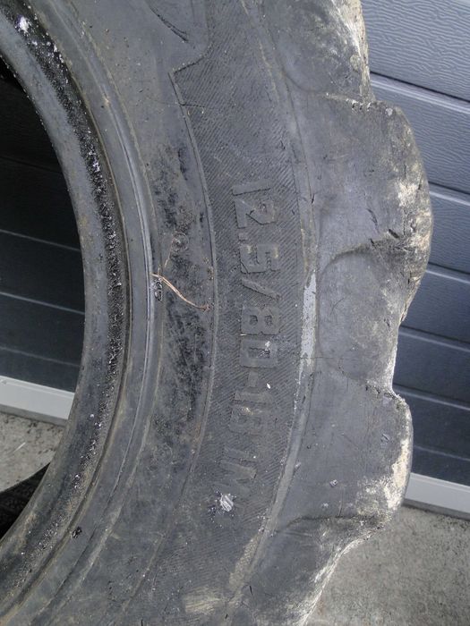 Opony Przód Opona 12.5/80-18 Koła JCB 3CX i inne maszyny Oryginał