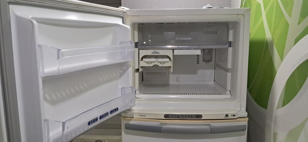 Холодильник Whirlpool ARC4020