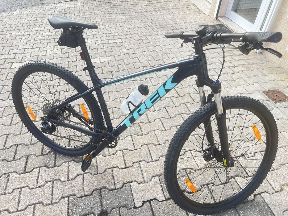 Bicicleta Trek Marlin 6 – 21v, roda 29”, Quadro L – Ótimo Estado!