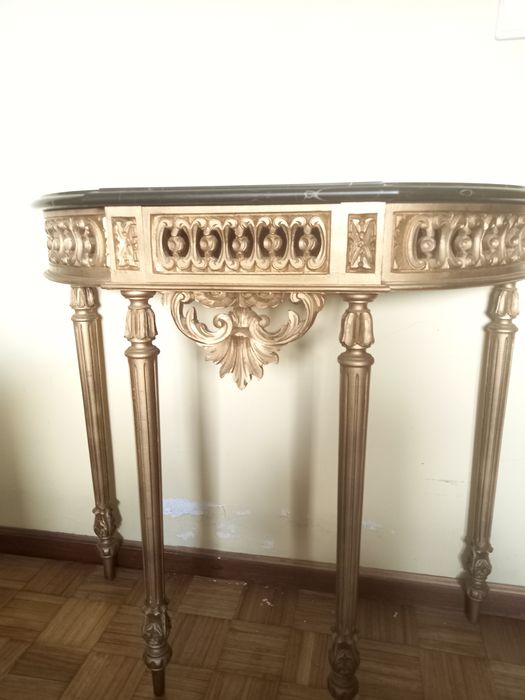 Mesa, camiseiro, cadeira e cubo/ mesinha