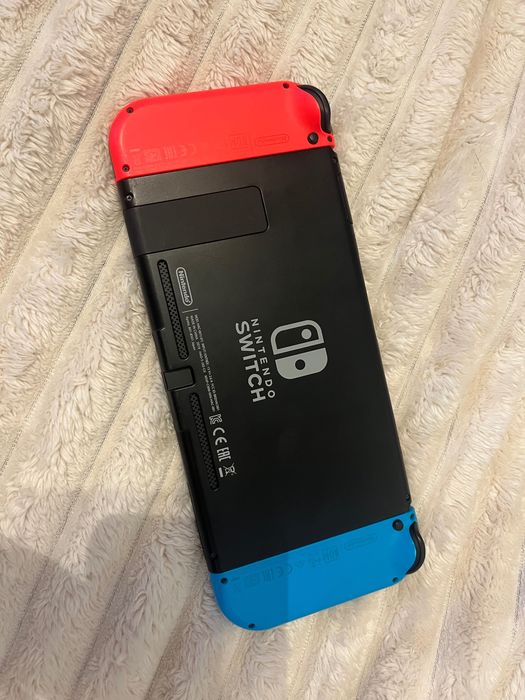 Nintendo Switch + pudełko + akcesoria + 4 gry