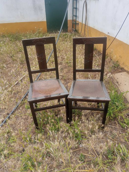Cadeiras  antigas de madeira