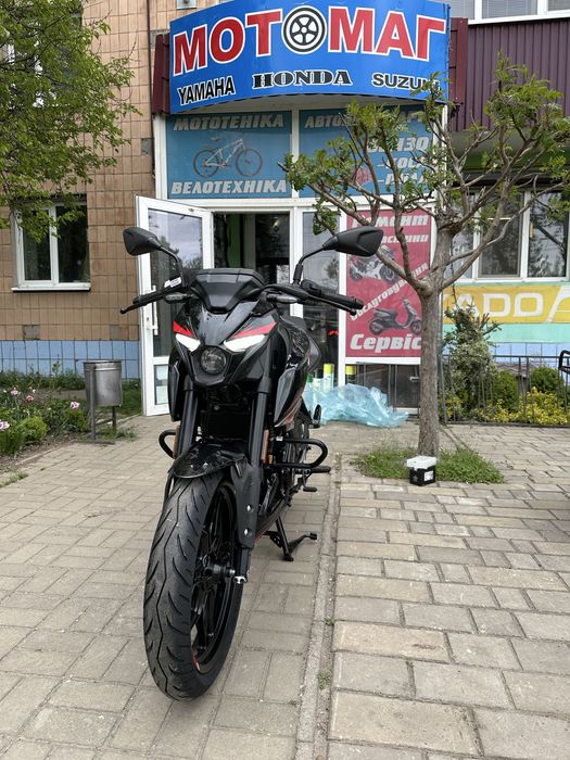 Bajaj pulsar N250 2025 рік інжектор