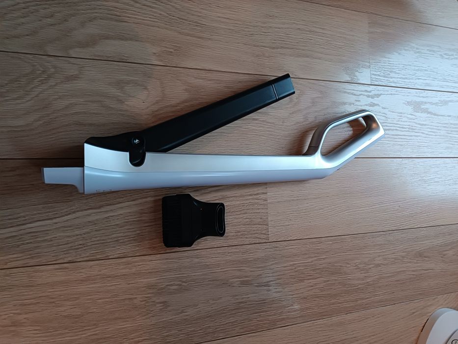 _._ Odkurzacz pionowy Bosch 23V Flexxo Gen2 Serie 4 - uchwyt