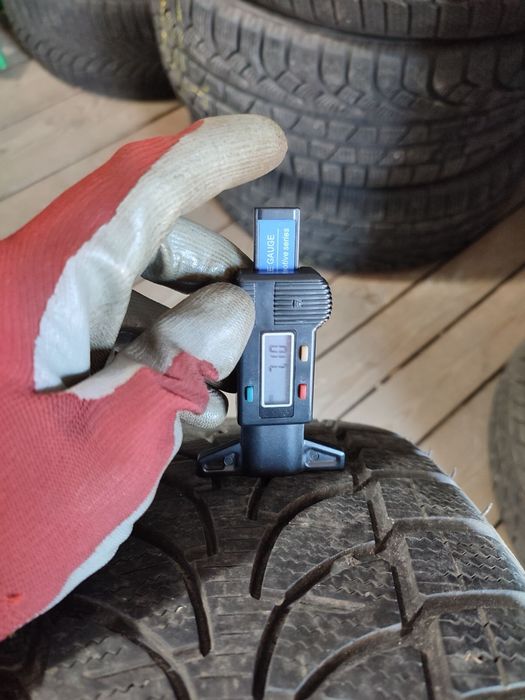 Резина 225/55 r18 Bridgestone Bllizak LM80evo