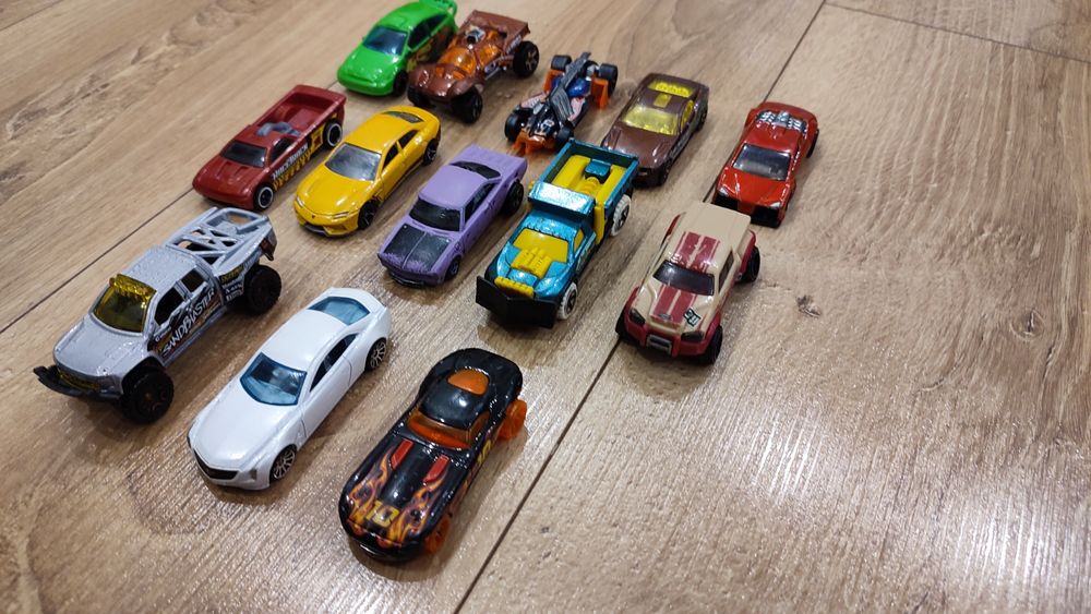 Autka resoraki Hot Wheels 15 szt