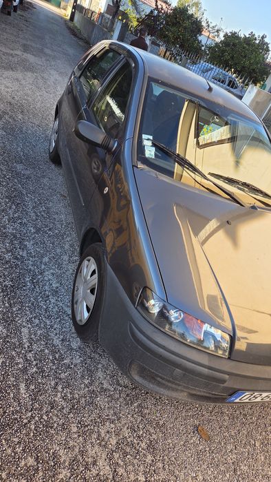 Punto ano 2000 ótimo para o dia a dia