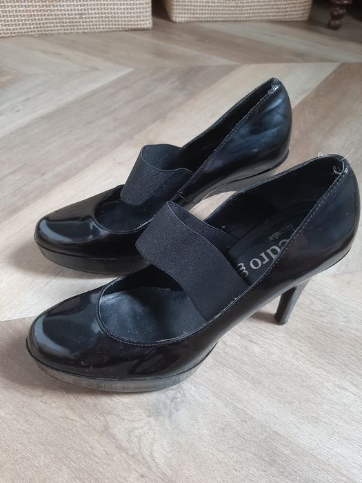 Sapatos verniz elegantes  Pedro Garcia