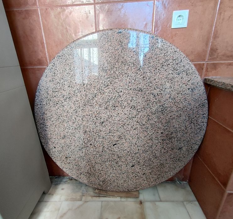 Tampo de mesa em granito