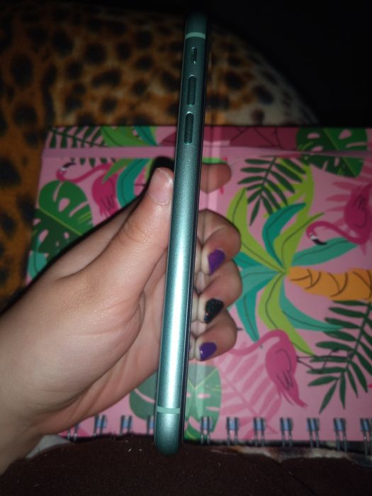 iPhone 11 64 GB verde água