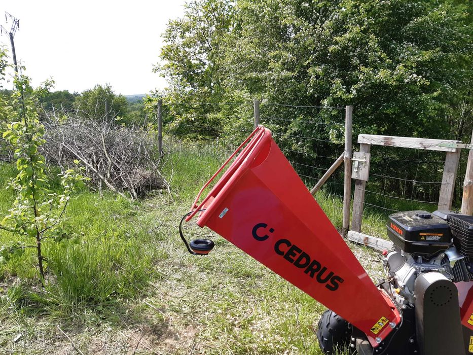 Usługi rębakiem do gałęzi / mielenie gałęzi