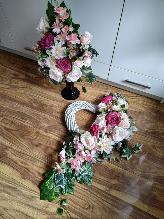 Stroik na grób kompozycja z wiklinowym sercem