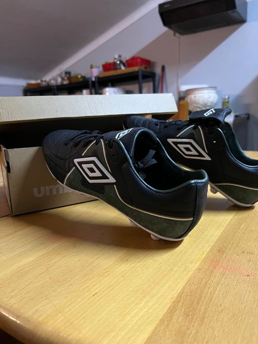 Chuteira Umbro n 41.5