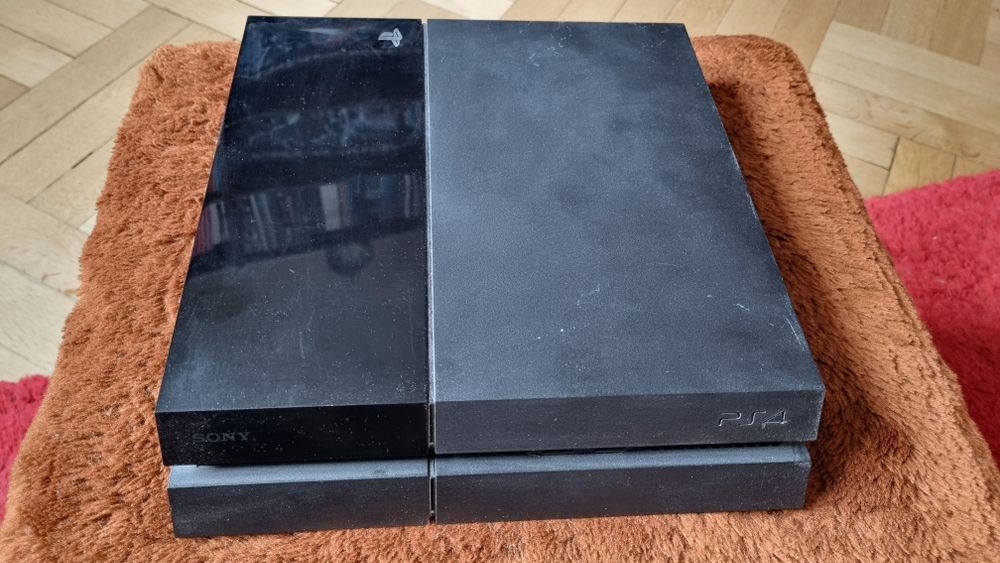 Konsola PS4 (500GB) + pad (uszkodzony - dryf analoga)