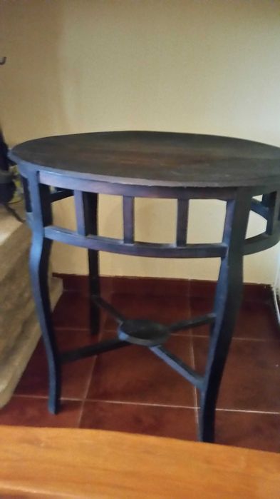 Mesa oval de madeira
