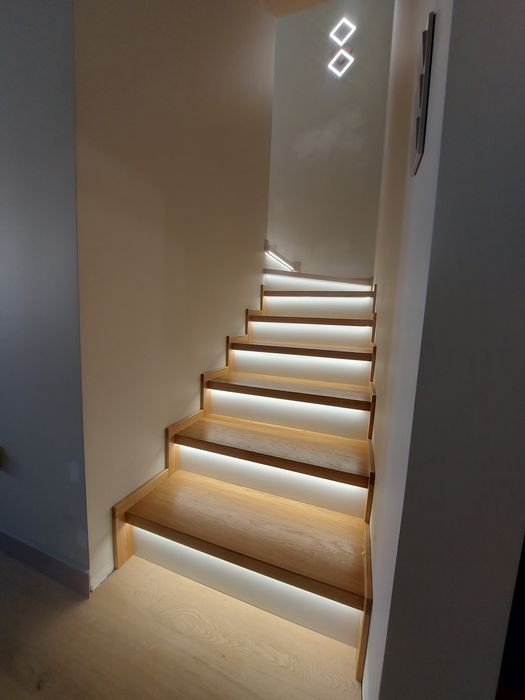 Schody wewnętrzne,na konstrukcji,na beton,stopnie,trepy