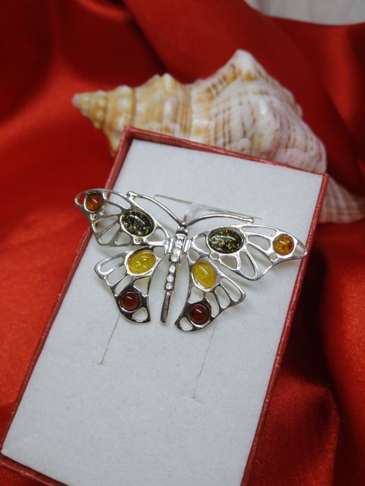 Piękny srebrny wisiorek Motyl z bursztynem, srebro 925