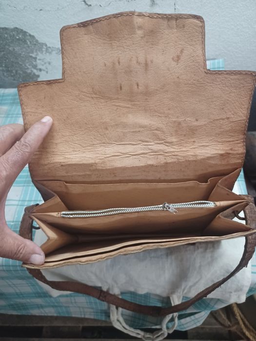 Mala senhora tiracolo