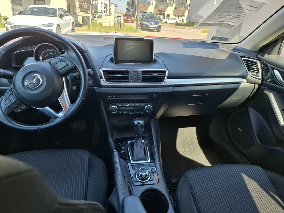 Samochód Mazda 3 benzyna  2.0 sedan