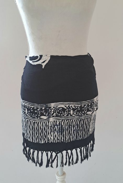 Saia pareo de praia batik preto e branco
