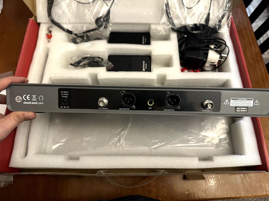 Sistema Microfones Sem Fios Chord NU2 de Lapela e Pescoço