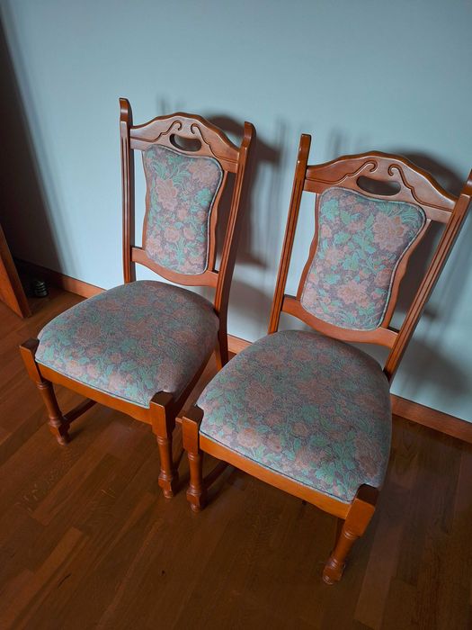 Krzesła drewniane tapicerowane
