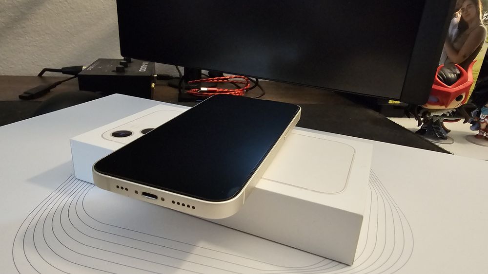 iPhone 13 128GB Starlight