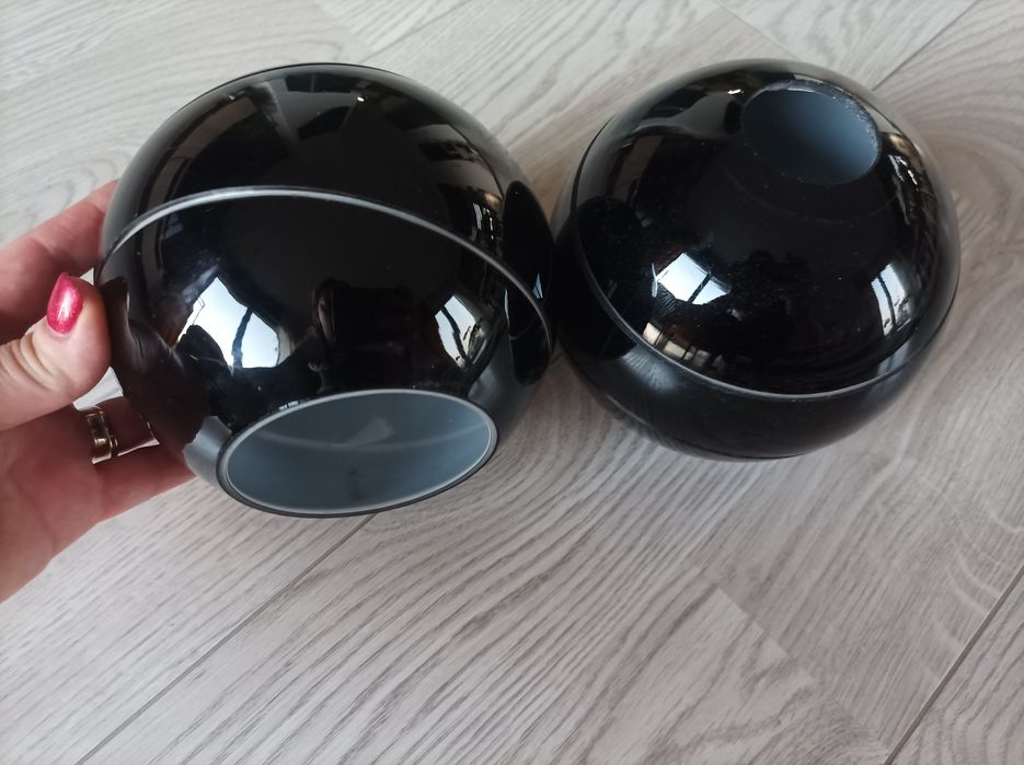 2 czarne  szklane klosze