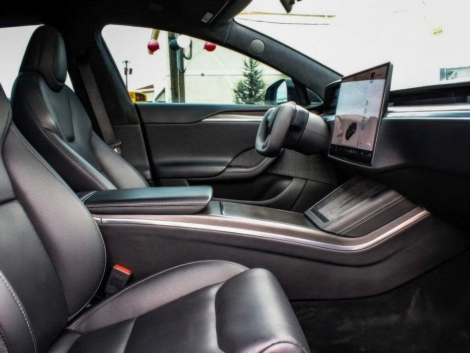 Tesla Model S      2022