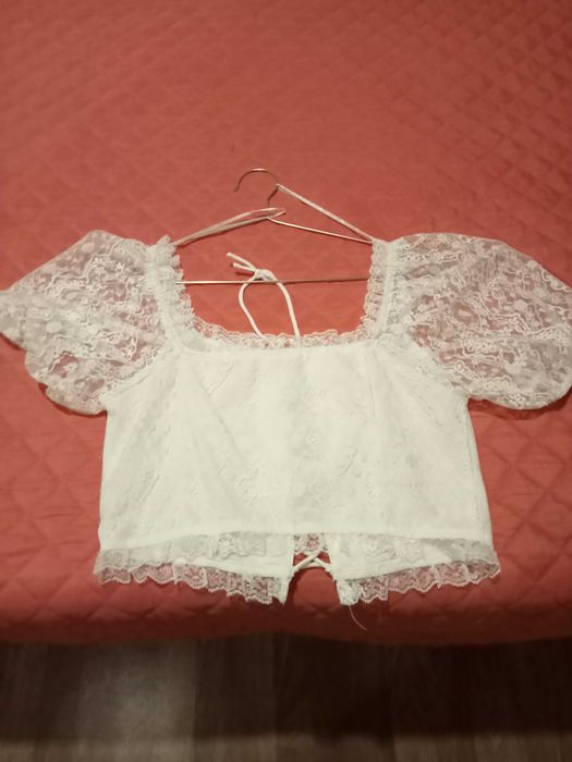 Top branco com cordoes