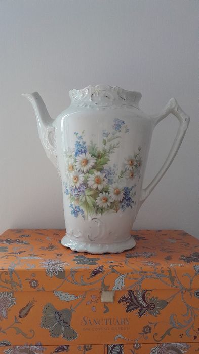 Rezerwacja.Duży porcelanowy dzbanek  22 cm,stokrotki,niezapominajki