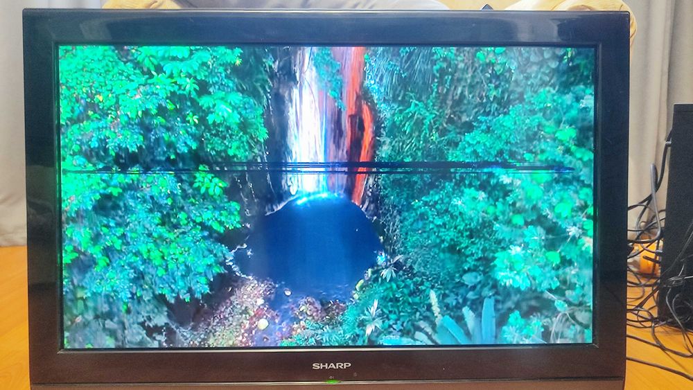 Телевизор Sharp LC-32SH7EBK с дефектом