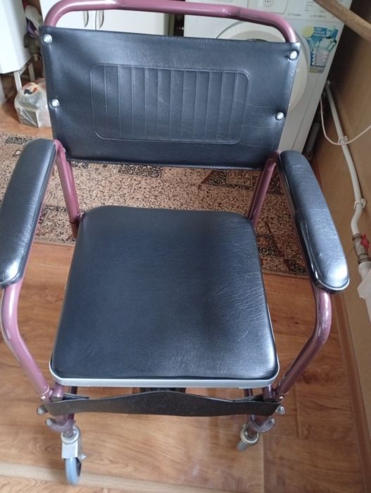 Санітарне м'яке крісло