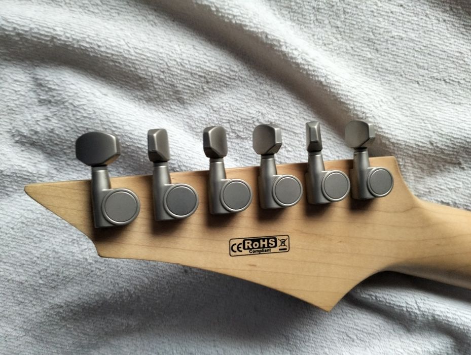 Продаю гитару Cort