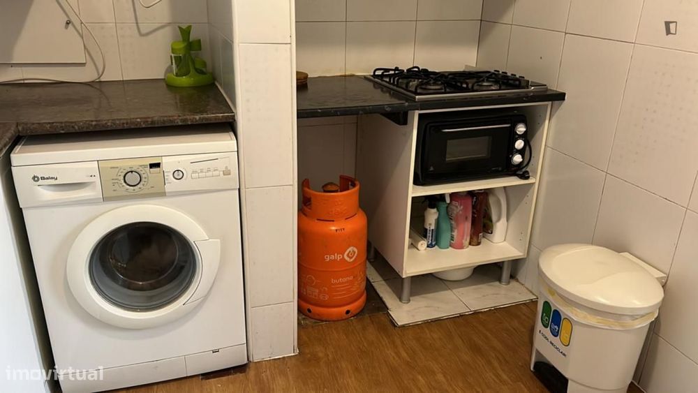 Quarto - localizado em Arroios Lisbon