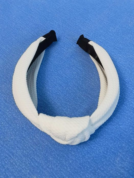 Elegancka opaska do włosów węzeł supeł